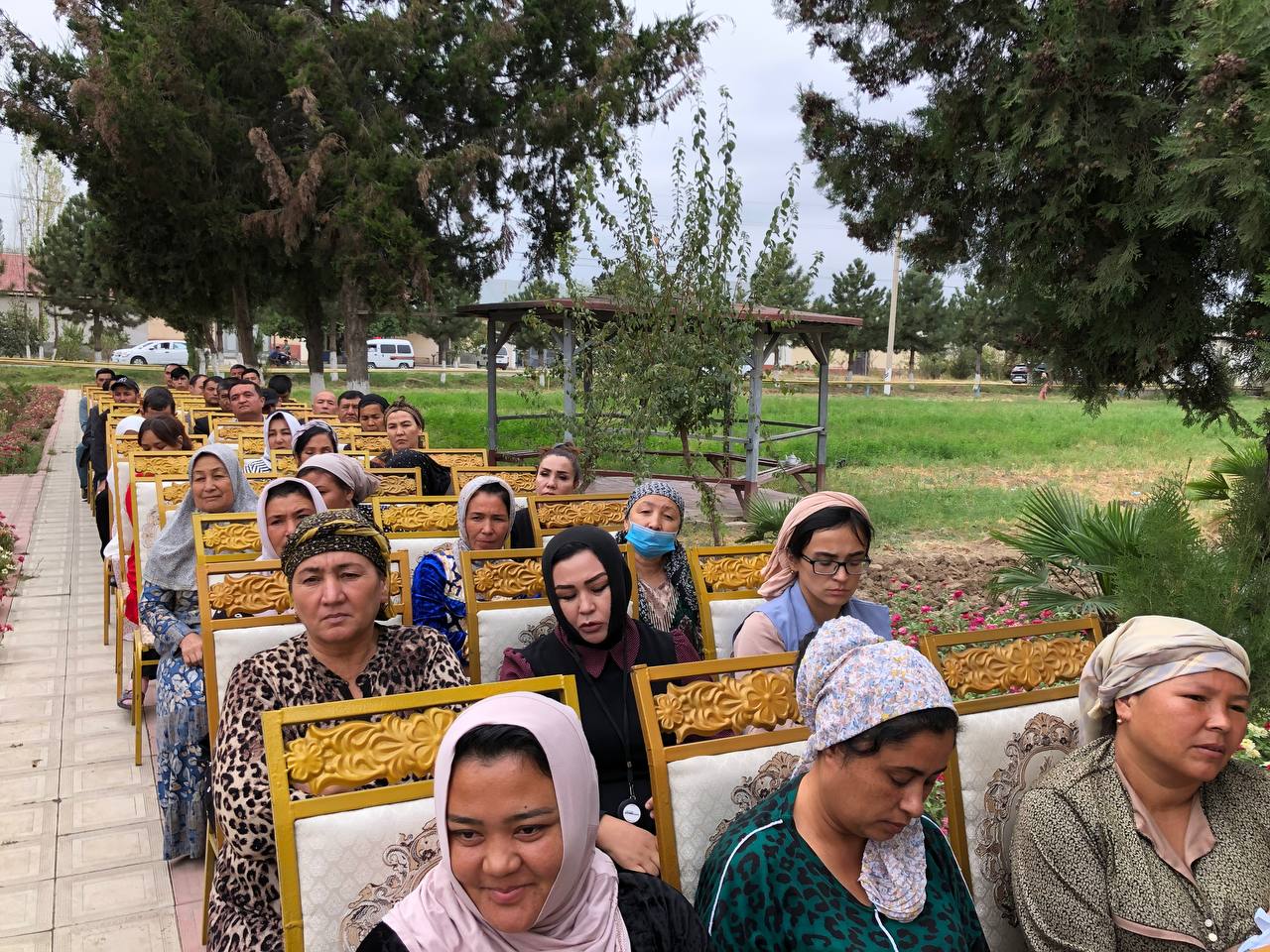 КАМБАҒАЛЛИКНИ ҚИСҚАРТИРИШ ВА АҲОЛИ БАНДЛИГИНИ ТАЪМИНЛАШ МАҚСАДИДА ИЖТИМОИЙ ҲИМОЯ РЕЕСТРИДА ТУРУВЧИ ФУҚАРОЛАР БИЛАН УЧРАШУВ ЎТКАЗИЛДИ